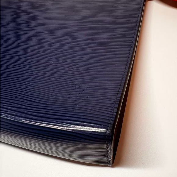 Louis Vuitton Navy and Red Toiletry Bag - Picture 5 of 6